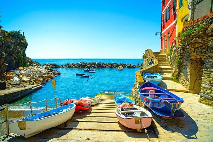 Private Cinque Terre Day Trip from Florence — Guided Walks, Boat Rides & Local Flavors photo 2