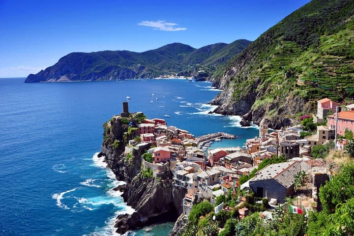 Private Cinque Terre Day Trip from Florence — Guided Walks, Boat Rides & Local Flavors photo 3