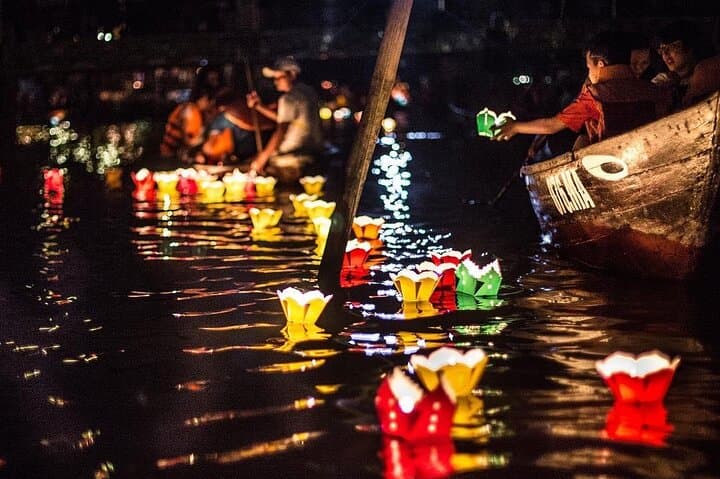 Hoi An Evening Boat Ride & Lantern Release on the Hoai River