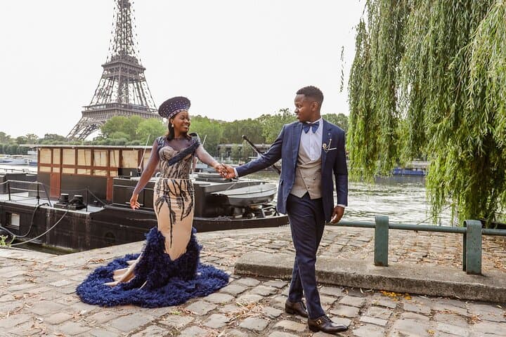Capture Paris: Private Professional Photoshoot at the Eiffel Tower & Bir-Hakeim photo 2