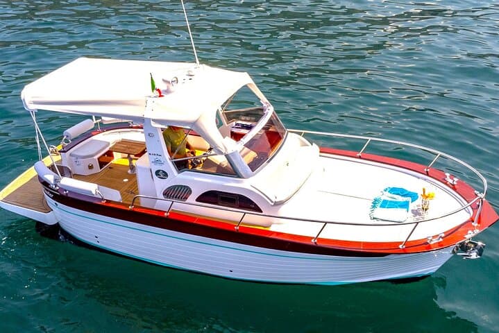 Full-Day Private Boat Tour: Amalfi Coast, Li Galli & Nerano photo 4