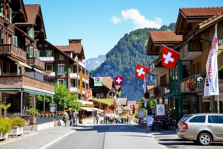 Lucerne to Lauterbrunnen & Mürren: Scenic Small-Group Alpine Day Trip photo 2