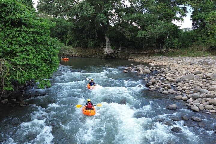 Packraft Rio Tres Amigos: La Fortuna Class II River Journey photo 2