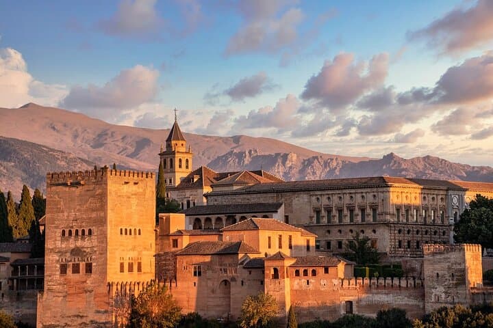 Guided Tour of the Alhambra Surroundings: Walk the Walls, Gates and Gardens of Granada