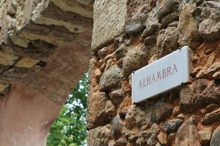 Guided Tour of the Alhambra Surroundings: Walk the Walls, Gates and Gardens of Granada photo 3