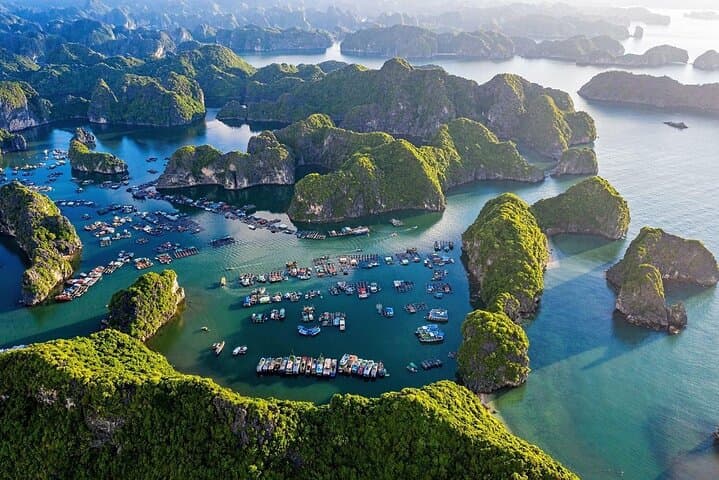 Lan Ha Bay Sunset Cruise from Cat Ba: Luxury Sunset, Kayaks & Jacuzzi photo 3
