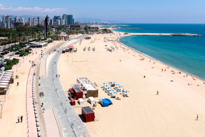 Electric Skateboard Tour of Barcelona's Promenade and Parks photo 2