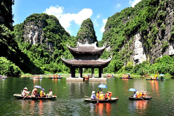 All-Day Ninh Binh Adventure: Hoa Lu, Trang An Sampan & Mua Cave Viewpoint
