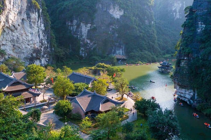 All-Day Ninh Binh Adventure: Hoa Lu, Trang An Sampan & Mua Cave Viewpoint photo 2