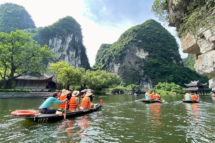 All-Day Ninh Binh Adventure: Hoa Lu, Trang An Sampan & Mua Cave Viewpoint photo 3