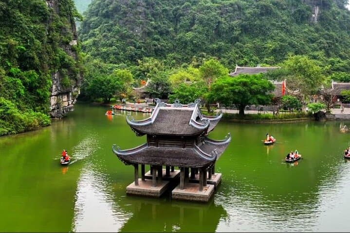 All-Day Ninh Binh Adventure: Hoa Lu, Trang An Sampan & Mua Cave Viewpoint photo 4