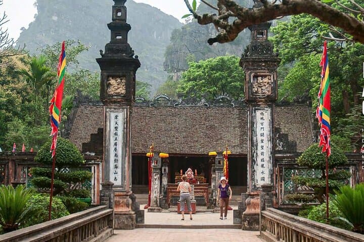 All-Day Ninh Binh Adventure: Hoa Lu, Trang An Sampan & Mua Cave Viewpoint photo 6