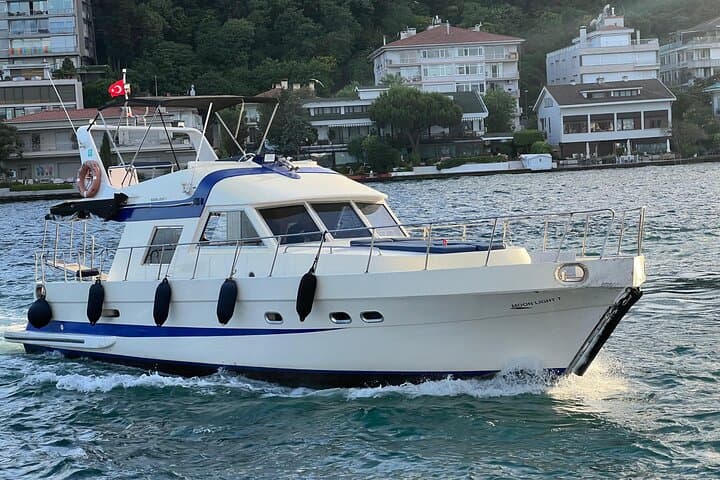 Private Luxury Yacht on the Bosphorus — 14m Bosphorus Cruise in Istanbul