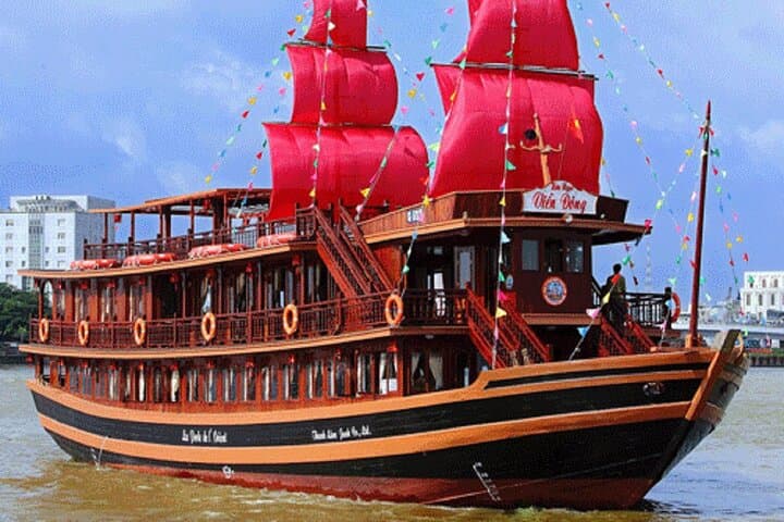 Ho Chi Minh Nightlife: Water Puppet Show & Saigon River Dinner Cruise