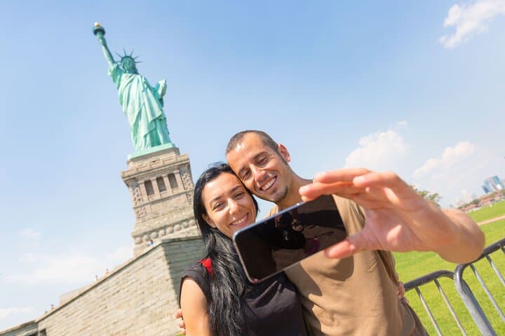 Statue of Liberty & Ellis Island Priority Ferry Tour: Battery Park Pre-Tour and Museum Access