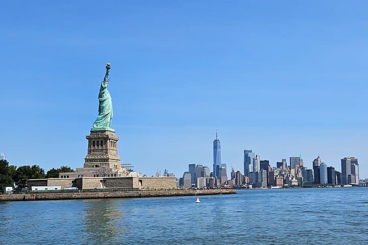 statue-of-liberty-express-pre-ferry-tour-fast-track-liberty-island photo 3