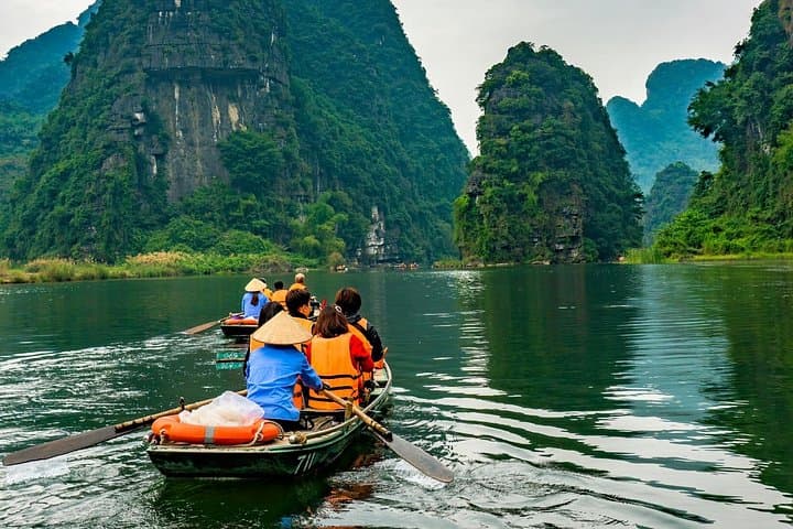 Tam Coc & Mua Cave Day Trip from Hanoi: Boat Ride, Hoa Lu History, and Summit Views photo 3