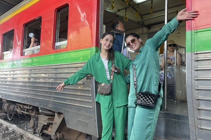 Maeklong Railway and Damnoen Saduak Floating Market Private Day Tour from Bangkok photo 4