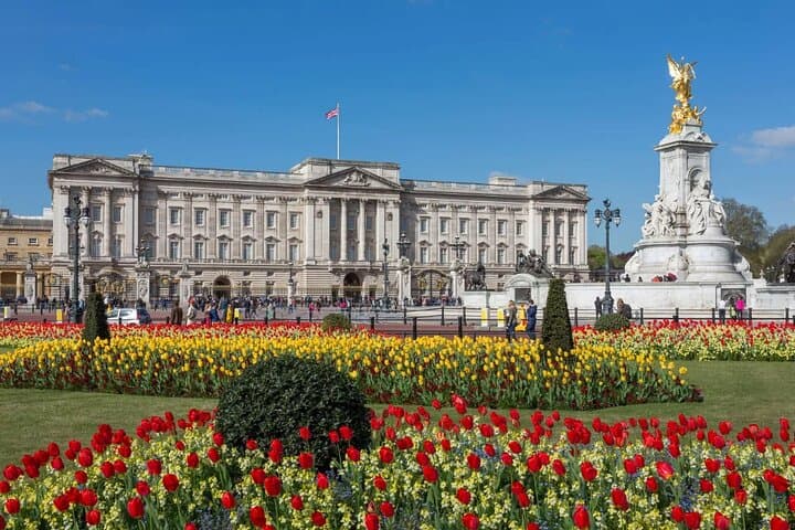 Changing of the Guard at Buckingham Palace: Best Guided Viewing & Walk photo 2
