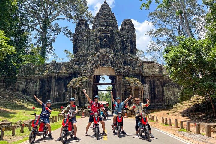 Angkor Wat Sunrise E‑Bike Tour: Ta Prohm & Bayon with Local Breakfast photo 5