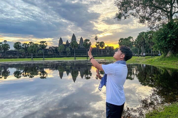 Angkor Wat Sunrise E‑Bike Tour: Ta Prohm & Bayon with Local Breakfast photo 2
