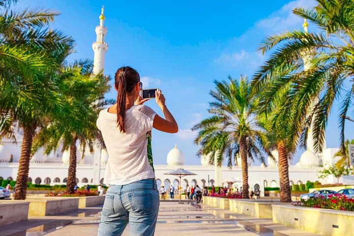 Exploring Sheikh Zayed Grand Mosque: Self-Guided Walking Tour & Audioguide