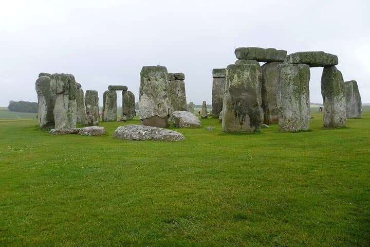 Standing Stones to Thermal Springs: Private Stonehenge & Roman Baths Day Tour photo 4
