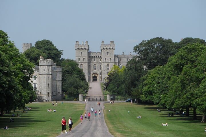 Windsor Castle and Stonehenge Private Day Tour: Skip-the-Line Passes & Transport photo 4