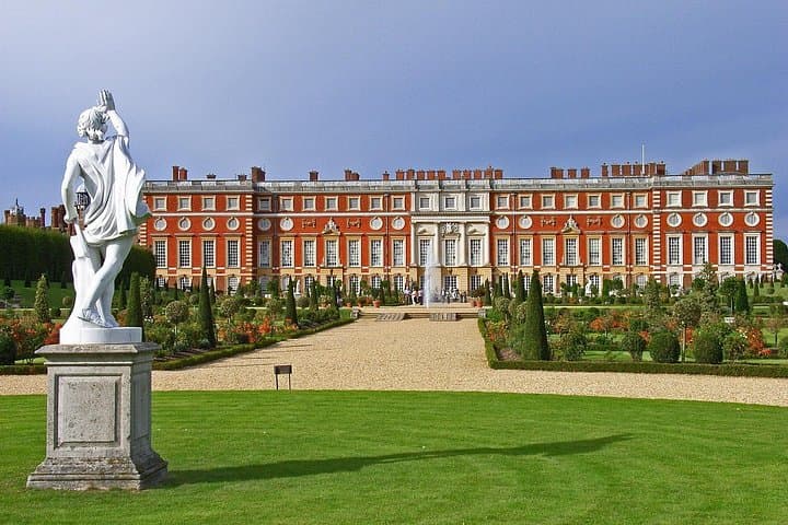 Private London Panoramic Drive and Hampton Court Palace Tour with Admission