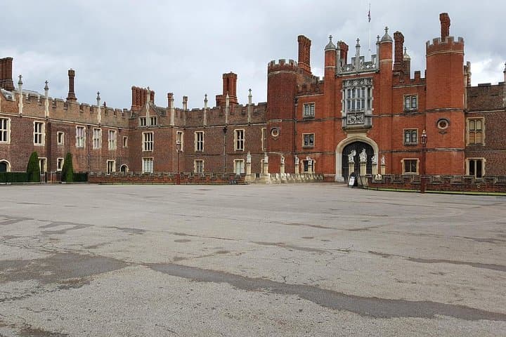 Private London Panoramic Drive and Hampton Court Palace Tour with Admission photo 2