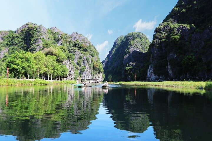 2-Day Hanoi to Ninh Binh and Ha Long Luxury Cruise: Tam Coc, Mua Cave & Sung Sot photo 6