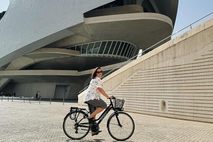 Ultimate Valencia Bike Tour: Old Town, Turia Park & Beaches in 3 Hours photo 2