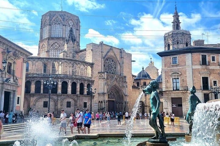 Ultimate Valencia Bike Tour: Old Town, Turia Park & Beaches in 3 Hours photo 6