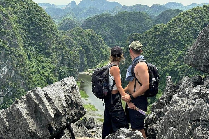 Explore Ninh Binh in a Day: Tam Coc Boat Ride, Mua Cave Hike & Bich Dong Pagoda photo 4