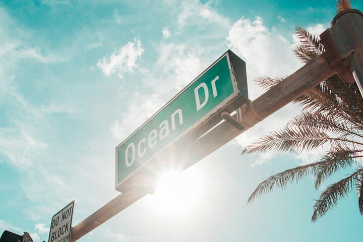 South Beach Highlights Walking Tour: Art Deco, Lincoln Road & Espanola Way photo 2