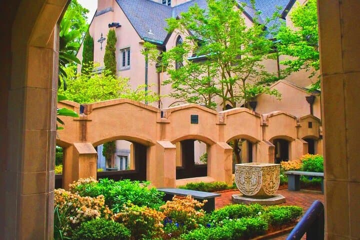 Historian-Guided Downtown Wilmington Walking Tour — Colonial Mansions & Riverwalk photo 4