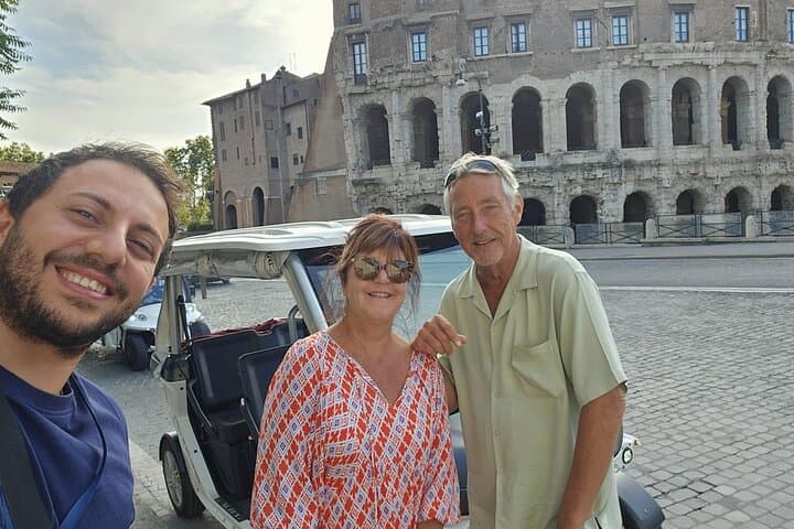 Private Rome Photoshoot — Trevi Fountain & Colosseum Photo Session photo 4