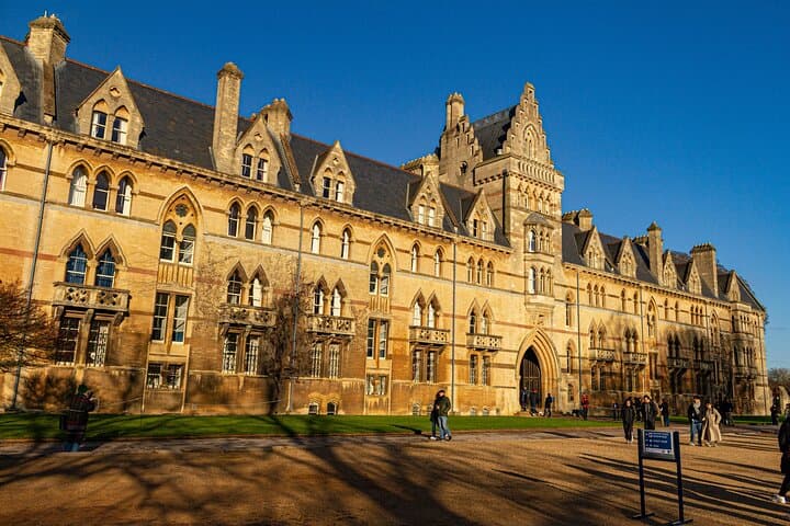 Top 10 Oxford Highlights: Divinity School & New College Walking Tour