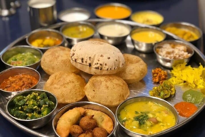 Discover Mumbai's Nightlife: City Tour with Dinner photo 5