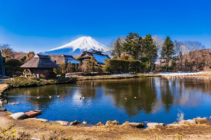Mount Fuji Day Tour: Oshino Hakkai, 5th Station & Hot Springs photo 2