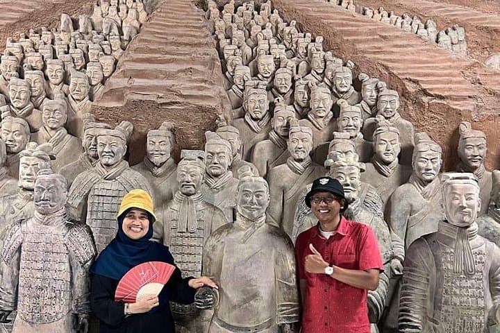 Private Xi'an Day Tour: Terracotta Warriors and Big Wild Goose Pagoda photo 1