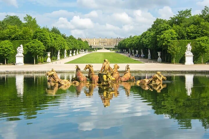 Versailles Palace Small-Group Guided Tour with Gardens Access