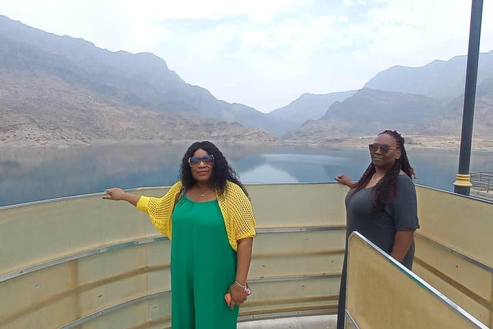 Wadi Shab and Bimmah Sinkhole Day Trip from Muscat — Swim Caves & Turquoise Pools photo 3