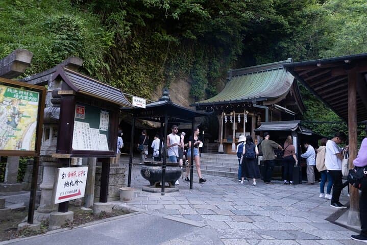 Kamakura & Enoshima: One-Day Walking Discovery of Temples, Coast, and the Great Buddha photo 4