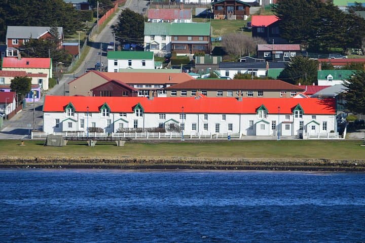 Falklands Private Battles & Beaks Tour — Stanley War Sites and Penguin Viewing photo 4