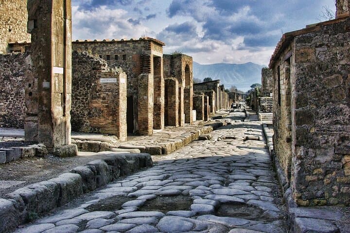 Self-Guided Pompeii Audio Tour: Explore Ancient Streets with Mobile App photo 2