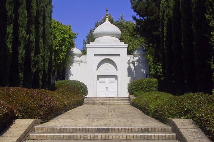 Spirit of the Hills: Hollywood Hills Spiritual Sites Walking Tour photo 2