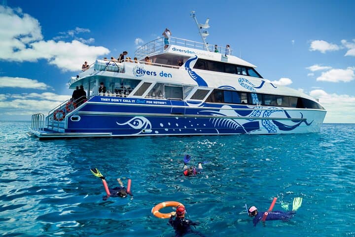 Great Barrier Reef Full-Day Snorkel and Dive Tour from Cairns