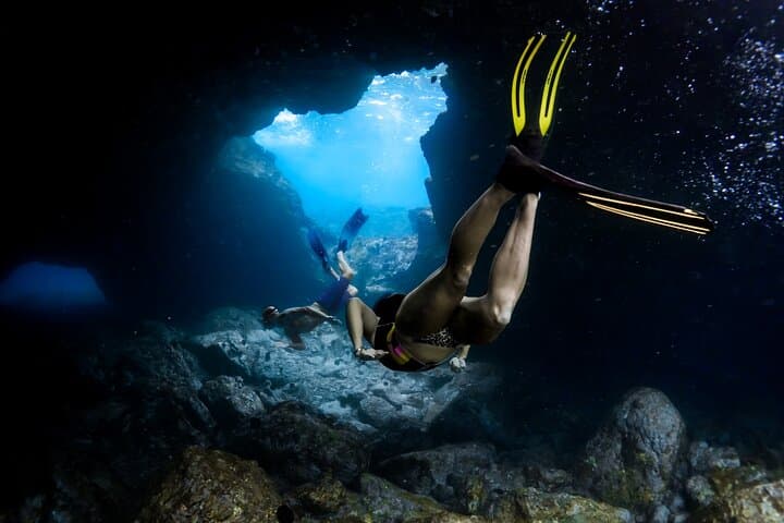Private Underwater Photoshoot in Makena Bay — Turtle Town Snorkel Session photo 3