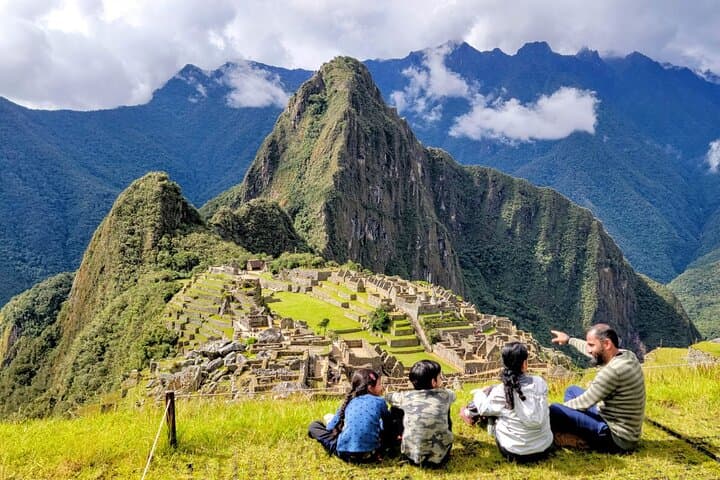 Vistadome Panoramic Train to Machu Picchu: Full-Day Tour from Cusco
